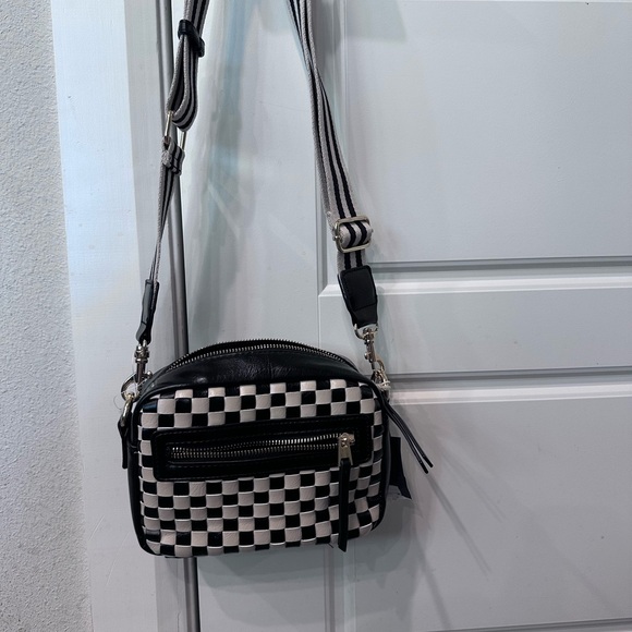 Universal Thread Black Crossbody Bag - Picture 5 of 8